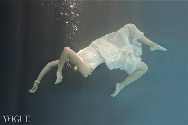 story tale under water shoot